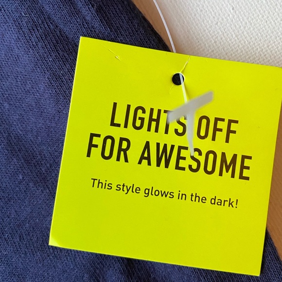 ⭐️🚀NEW *** with tags Rockets of Awesome glow in dark Diamond T-shirt - Picture 6 of 7